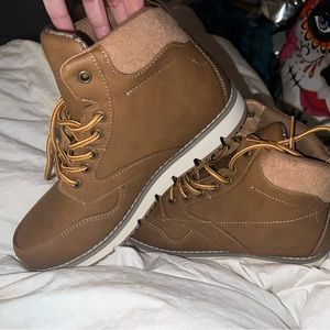 Mens brand new 8.5 Levi’s boots!